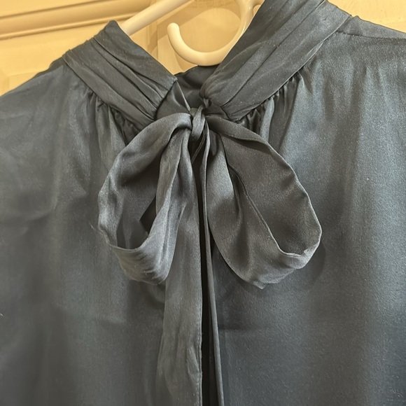 Veronica Beard navy silk blouse with back tie - Picture 3 of 5